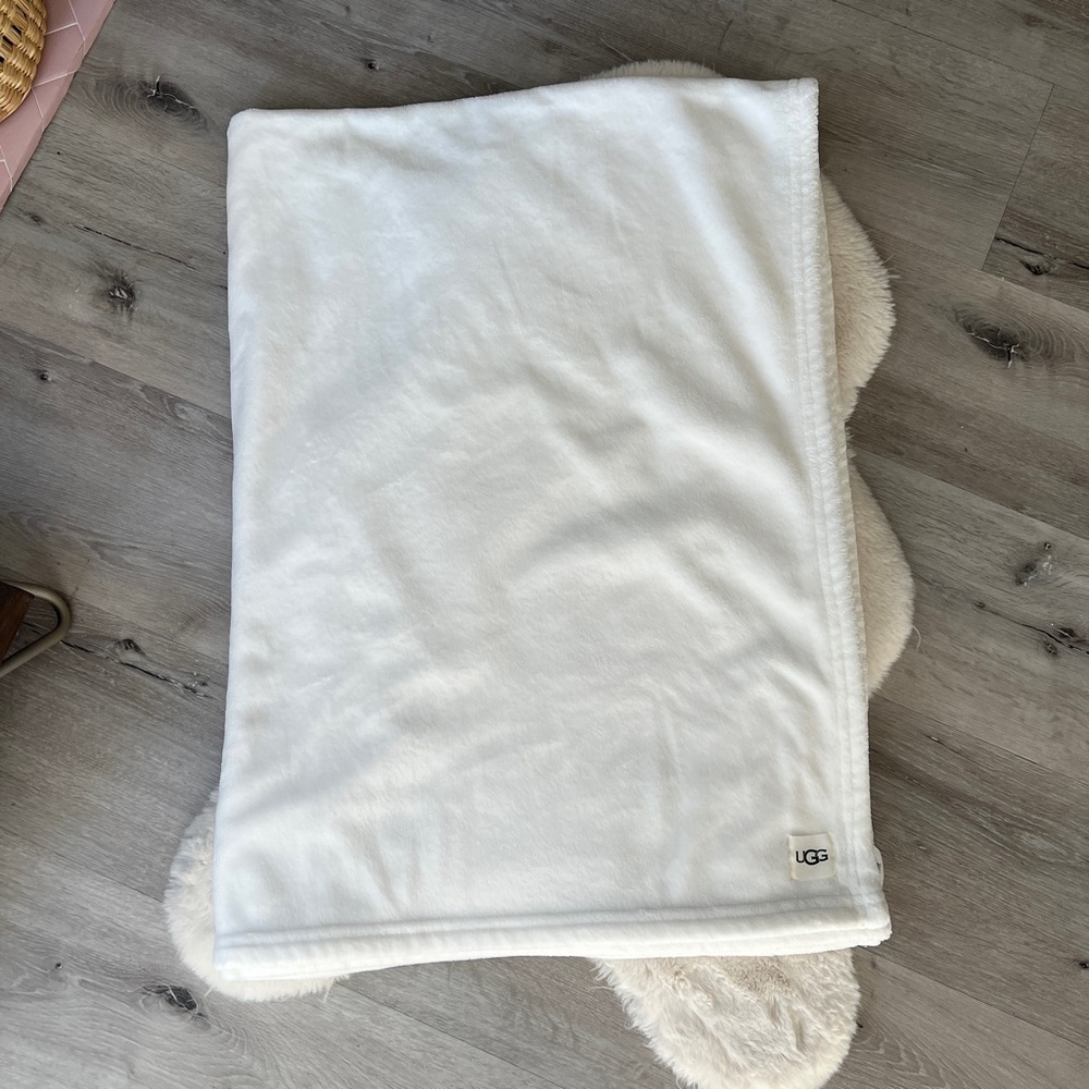 UGG Duffled Throw - White